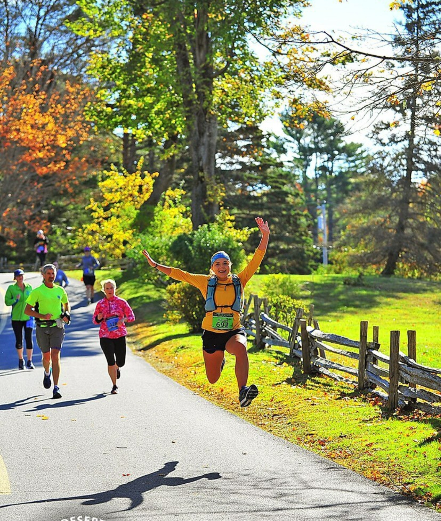 „Ein Krafttraining für Ober- und Unterkörper sowie Bauchmuskelübungen sind eine optimale Ergänzung zum Laufen. Sie liefern mir die Kraft und geben Stabilität, die ich benötige, um eine bessere Läuferin zu sein, sowohl auf der Straße als auch beim Trail-Running.” Marissa Petrozza, begeisterte Läuferin, @marissapetrozza